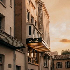 enseigne-neon-et-panneau-alu-plie-bloc-led-ressortant-lumineux.jpg