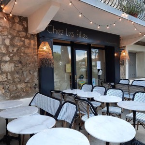 habillage-mur-et-enseigne-salon-de-the-noves.jpg