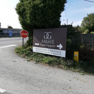 panneau-directionnel-salle-de-mariage-Sorgues.jpg