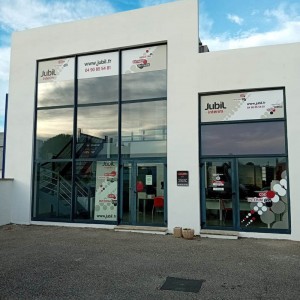 enseigne-adhesifs-vitres-agence-dinterim.jpg