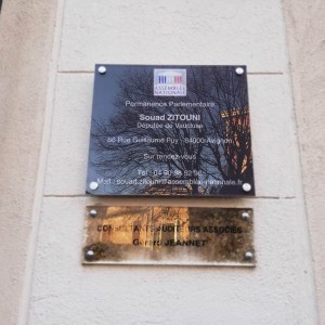 plaque-plaqueprofessionnelle--onvousvoitdeloin-avignon-pose-creation-design-fabrication